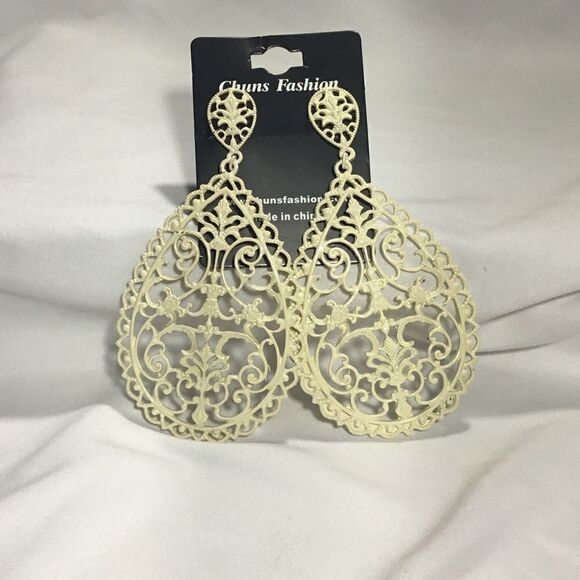 Teardrop Filigree Cut Out Fashion Earrings (UC3) - Picture 1 of 6